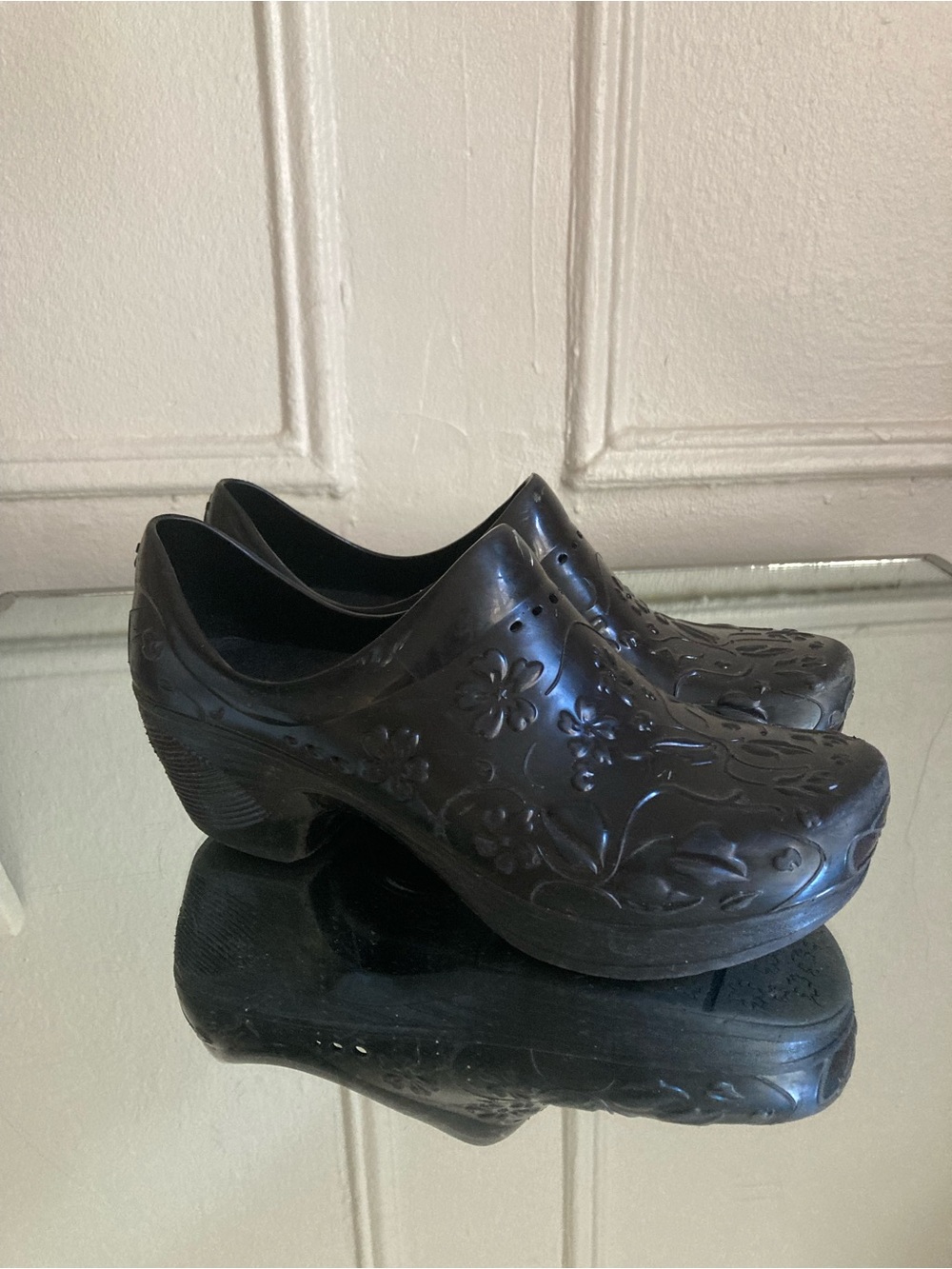 DANSKO Pixie Classic Black Floral Embossed Molded Heel Clogs Size 38 7.5/8